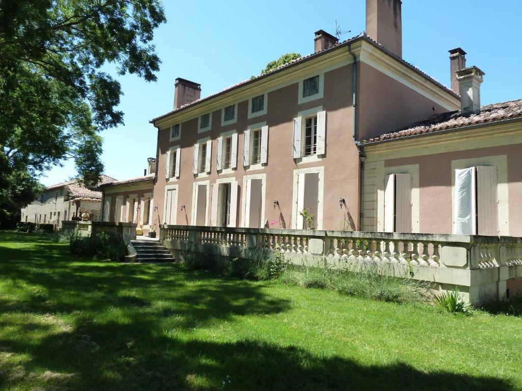 Bed and Breakfast Chateau De Lacaze Lagarrigue  Номер фото